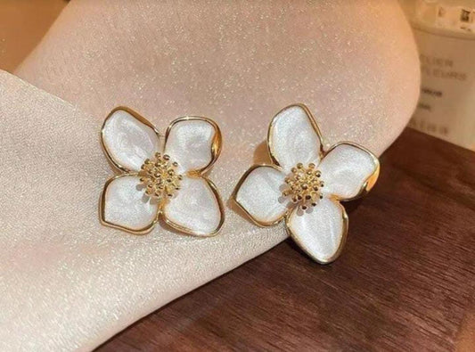 Flower-Shaped Gold Outlined Earrings