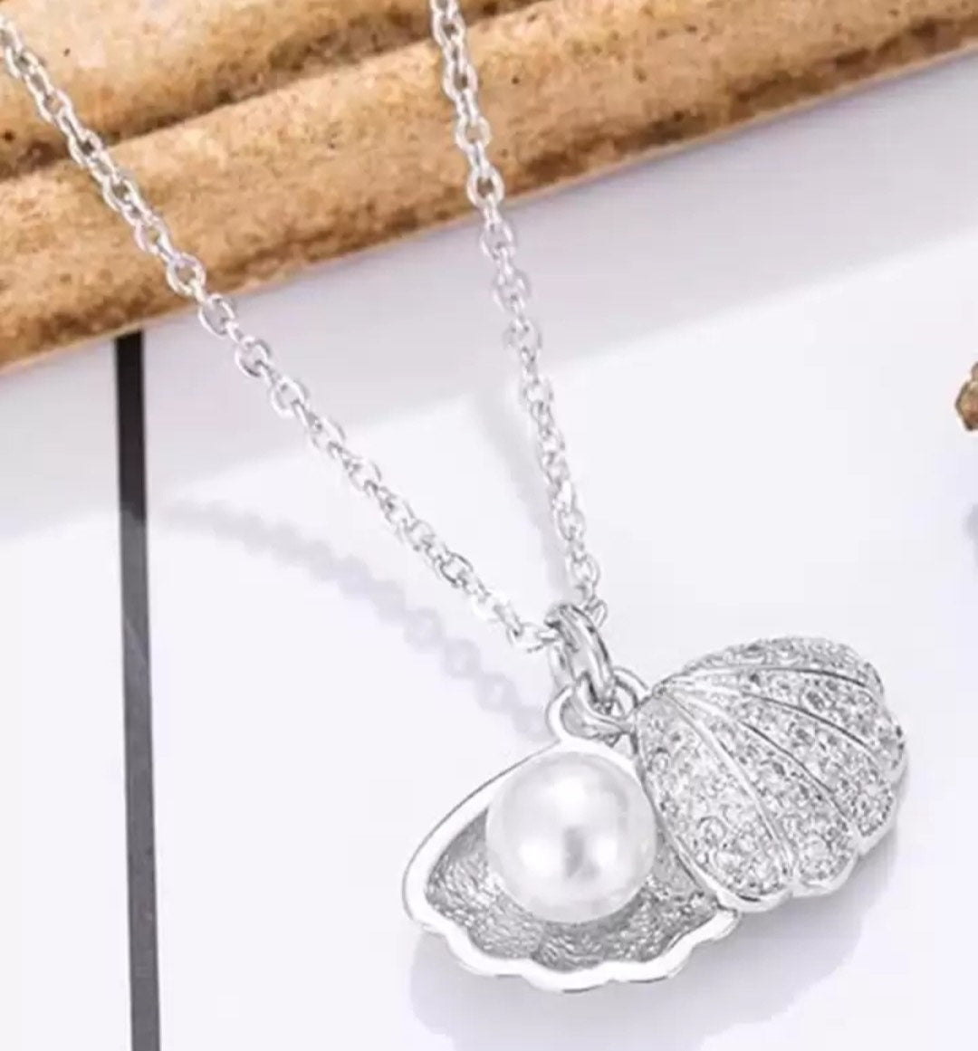 Clam Shell Pearl Pendant Necklace