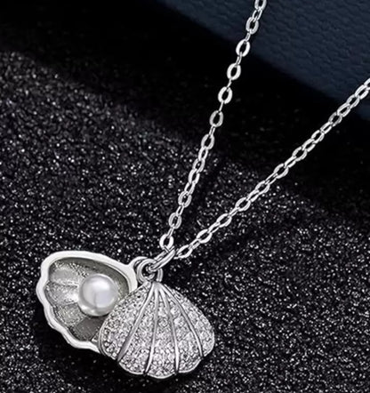 Clam Shell Pearl Pendant Necklace